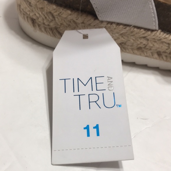 New Time & Tru White Strappy Flatform Sandals - Picture 13 of 14